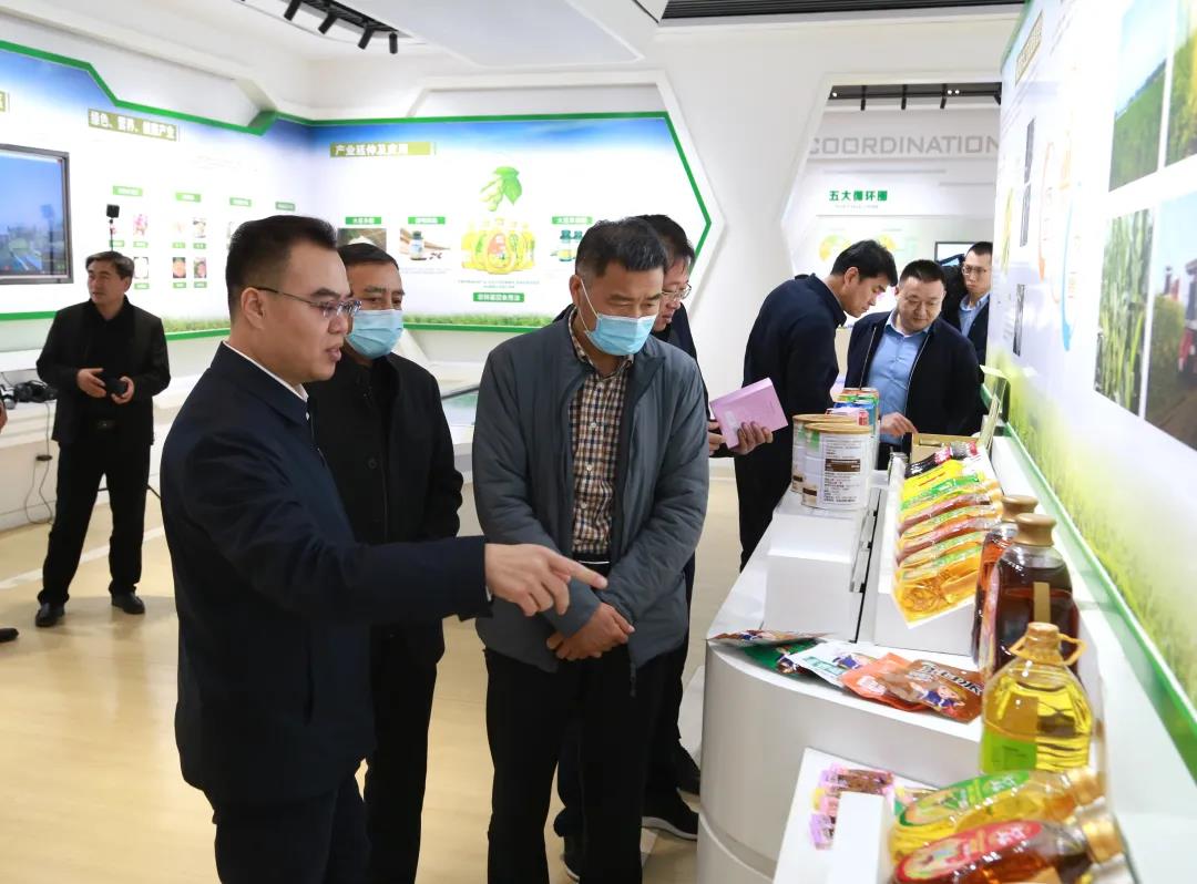 Representatives of the National Food System Working Conference visited Xiangchi for inspection and e(图1)